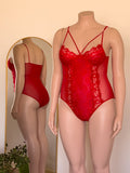 Body Anastasia rojo de encaje, lencería premium ALEHVIDA Chile