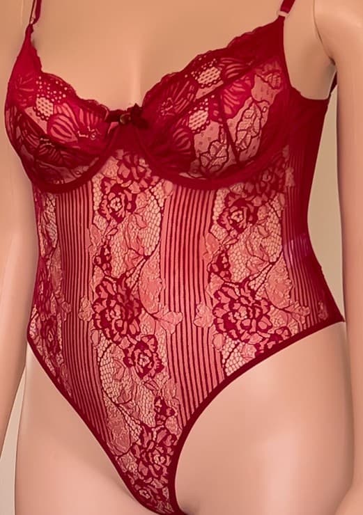 Body Alessandra rojo de encaje, lencería premium ALEHVIDA Chile