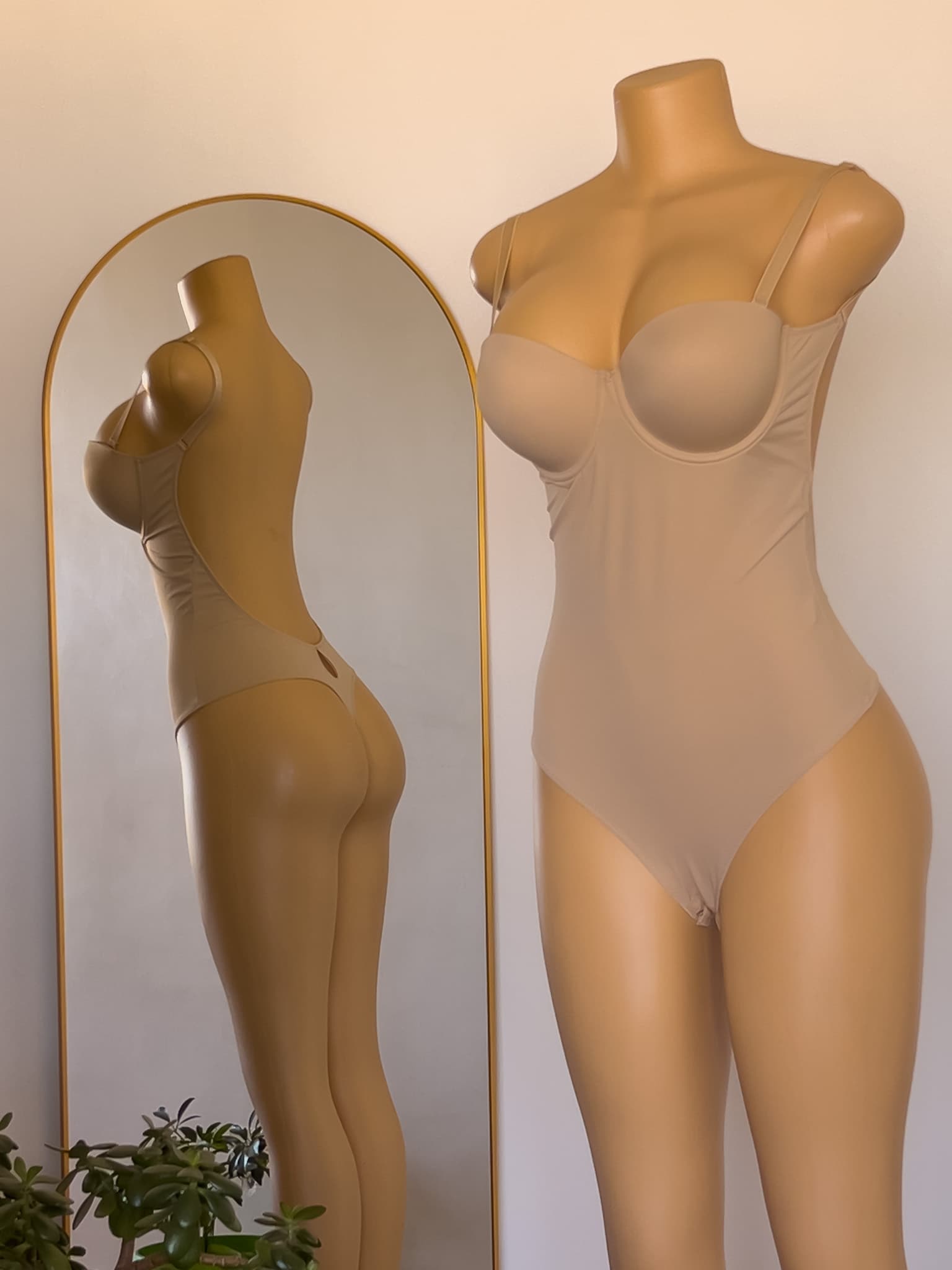 Body Venezia beige de encaje, lencería premium ALEHVIDA Chile