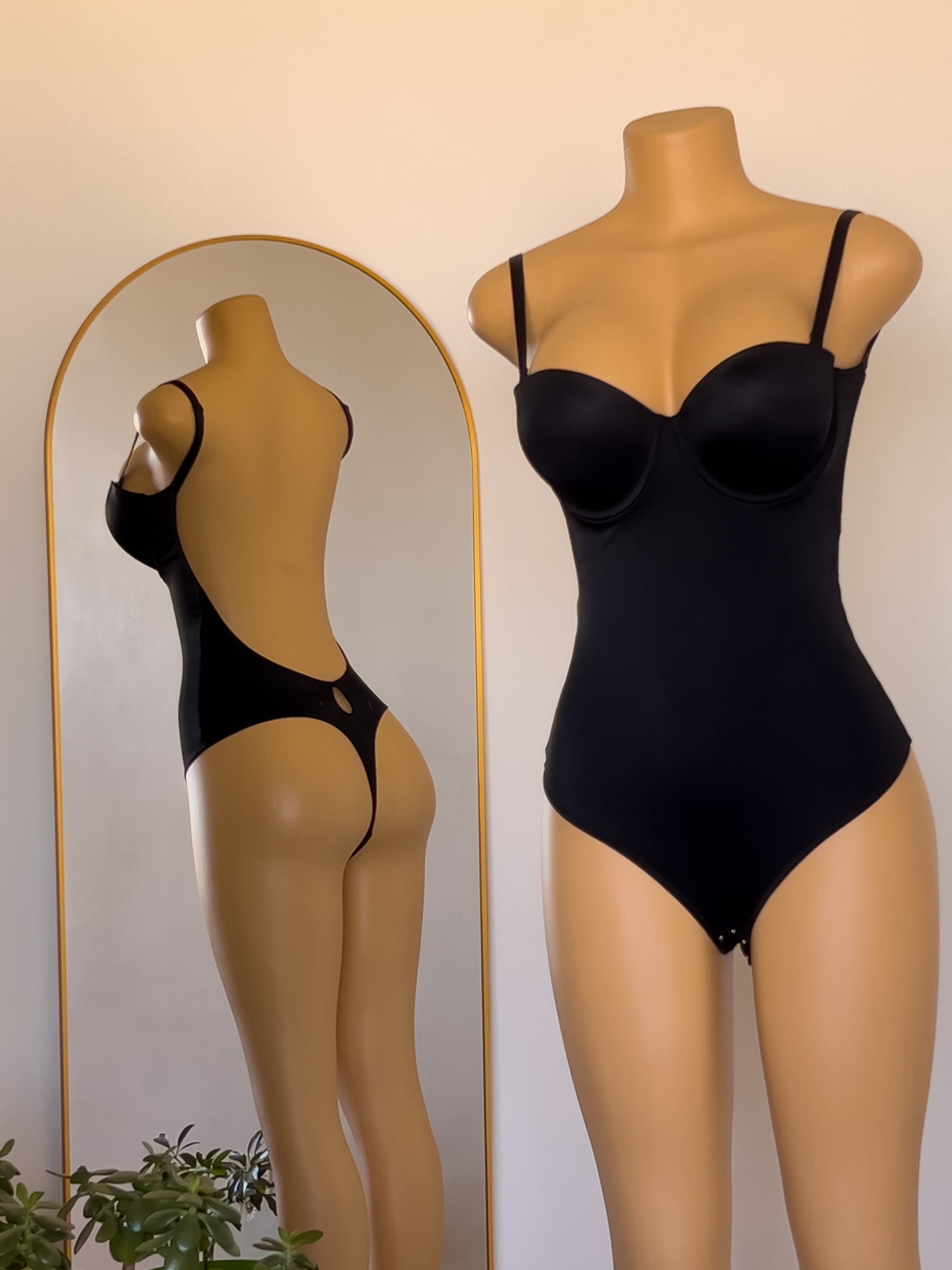Body Venezia negro de encaje, lencería premium ALEHVIDA Chile