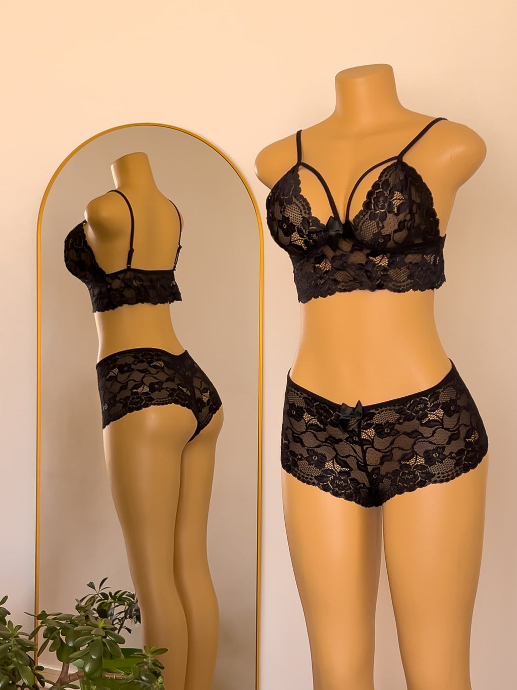 Conjunto Ámbar negro de encaje, lencería premium ALEHVIDA Chile
