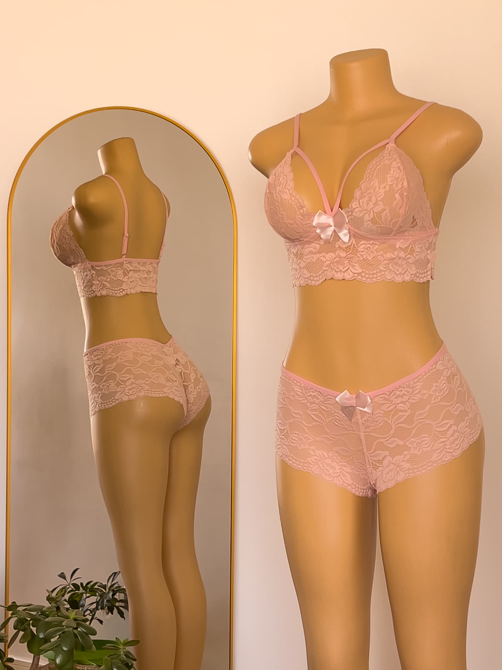Conjunto Ámbar rosado de encaje, lencería premium ALEHVIDA Chile
