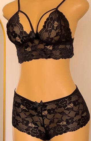 Conjunto Ámbar negro de encaje, lencería premium ALEHVIDA Chile