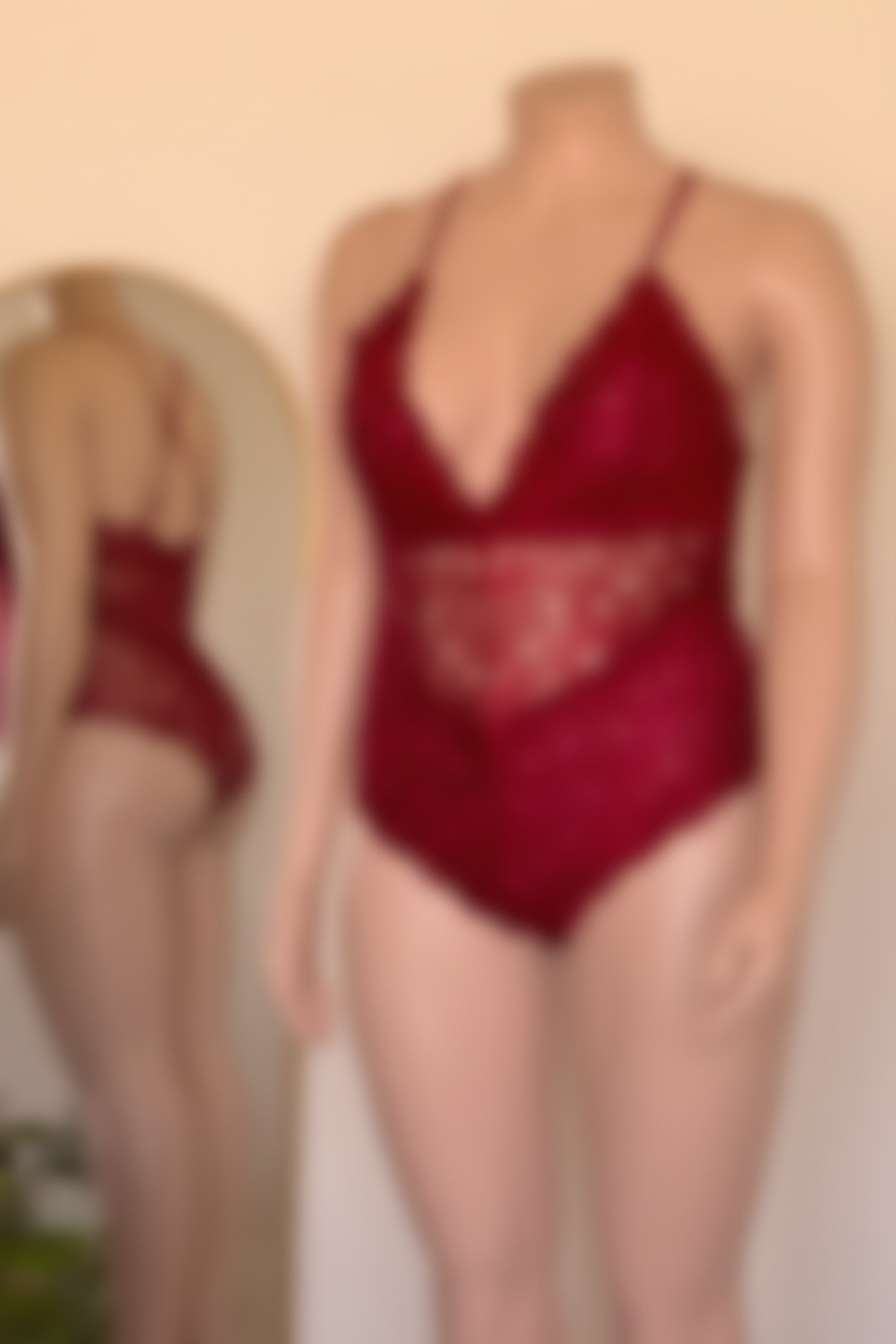 Imagen difuminada del body Giulia Rojo